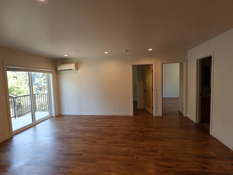 805 Donovan Ave — Photo 5