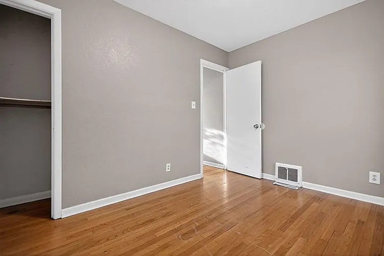 5353 N 56th St — Photo 15