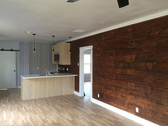 2nd image of 151 W Drexel Ave