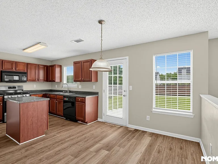3693 Arminto Dr — Photo 13