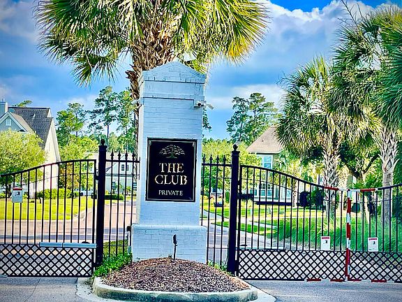 4th image of 201 Silver Cypress Cir