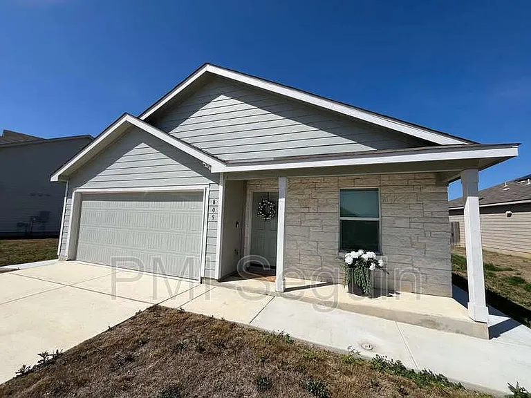 809 Riviera Ct — Photo 1