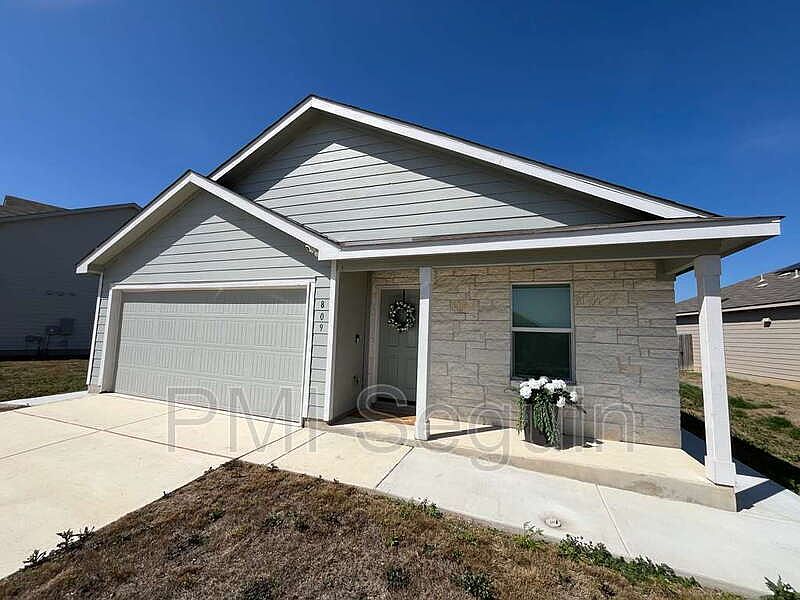 1st image of 809 Riviera Ct