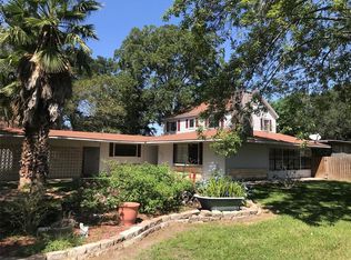 403 S 2nd St, Ganado, TX 77962