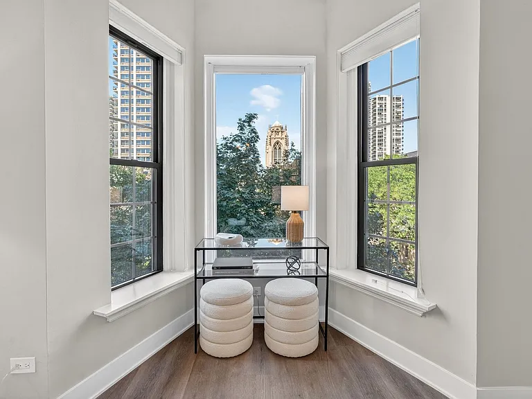 1421 N Dearborn St — Photo 12