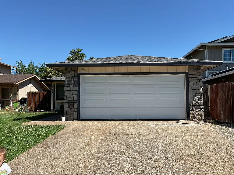 1068 Lupin Ave — Photo 1