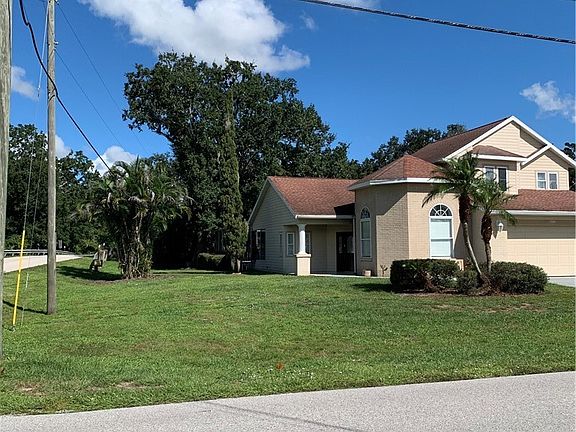 3rd image of 1505 Lake Clay Dr