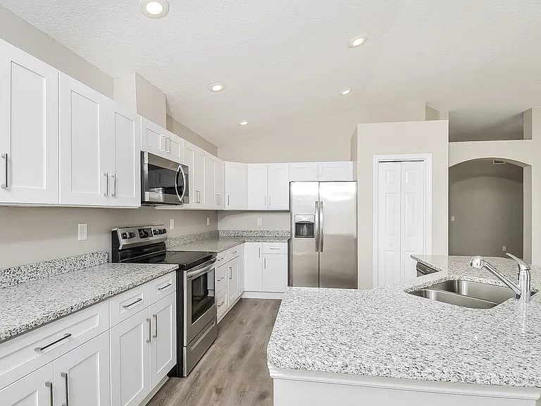 1221 Barclay Wood Dr — Photo 7