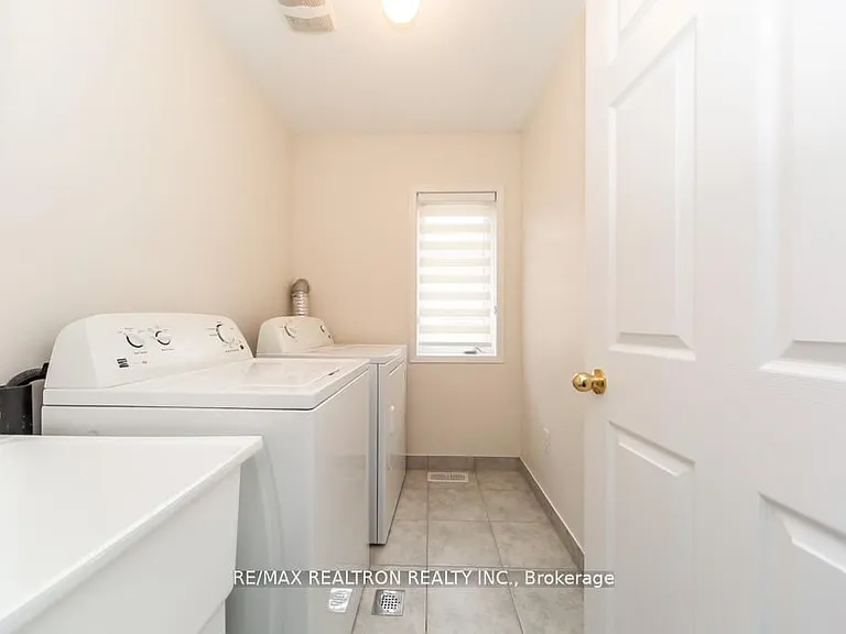 24 Skelton Cres — Photo 40