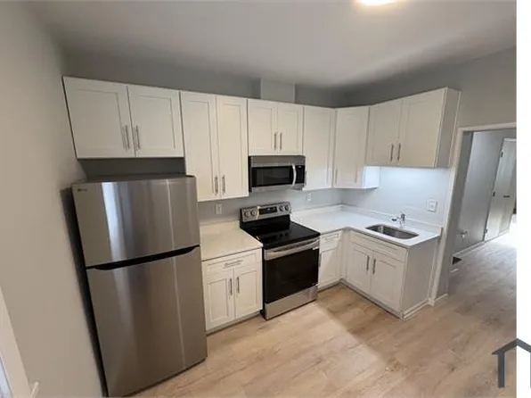 327 N 3rd St, Allentown, PA 18102