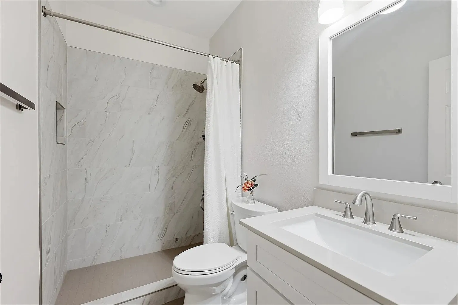 2619 Colby St — Photo 4
