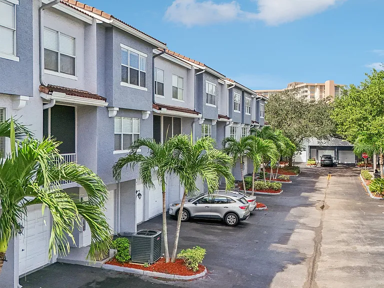 Windsor Castle Townhome Community — Photo 43