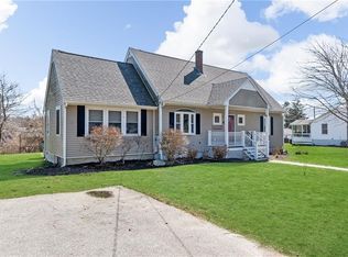 63 Pleasant St, Portsmouth, RI 02871
