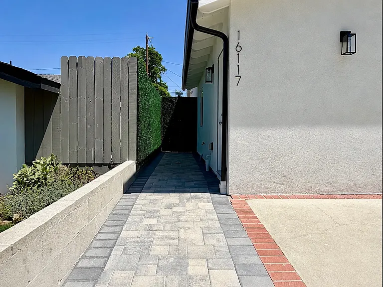 16117 Harvest St — Photo 3
