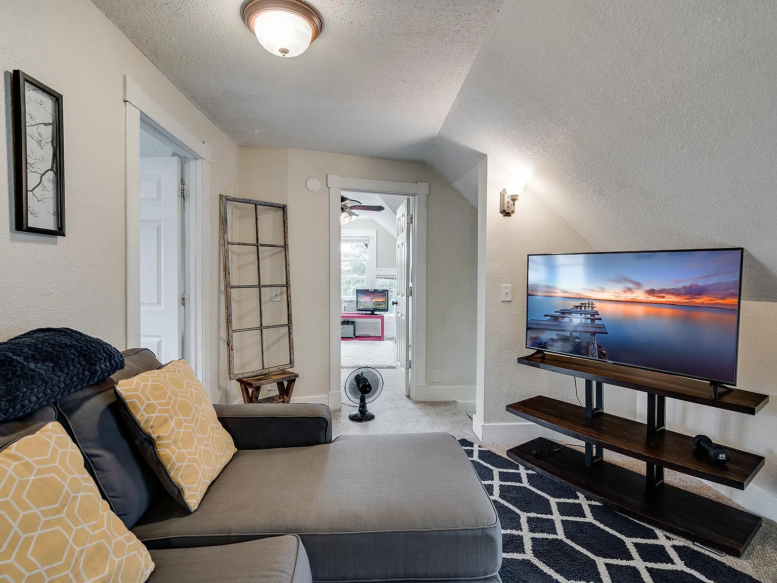 2 bed, 800 sqft, $1,330 — Photo 3