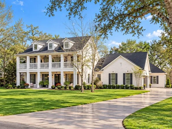 3015 River Forest Dr, Richmond, TX 77406