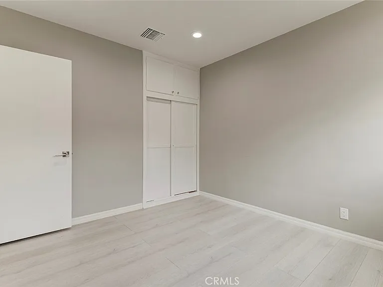 10935 Nassau Ave — Photo 23