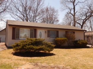 6 Hunters Path, Lake In The Hills, IL 60156