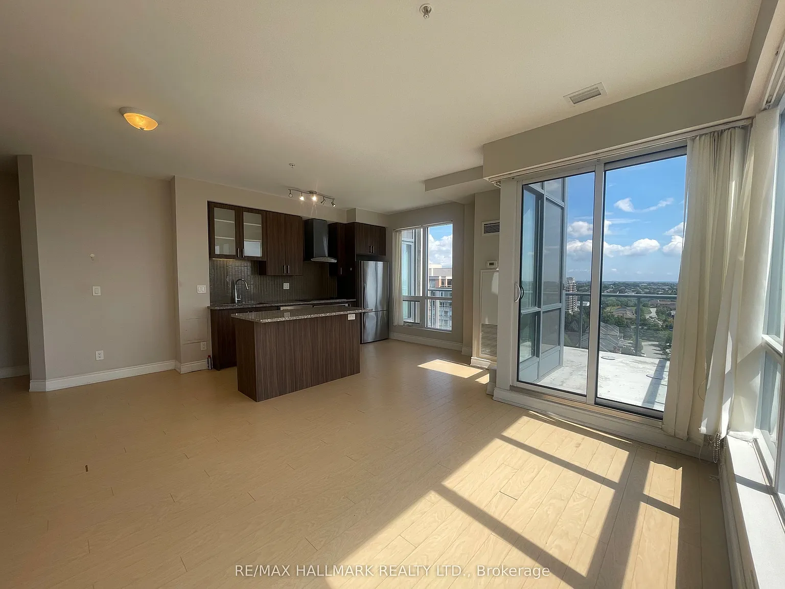2 bed, $3,200 — Photo 4