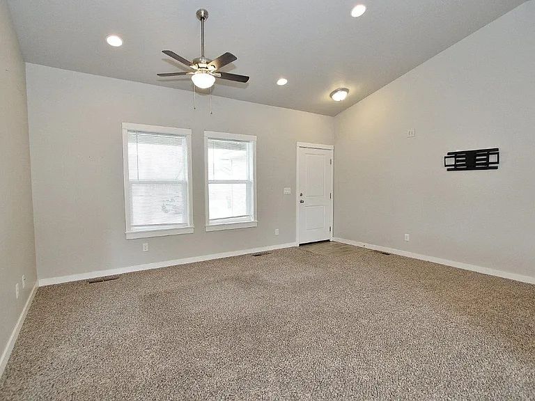 302 Rio Grande Ct — Photo 4