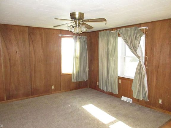 3rd image of 913 Palean St