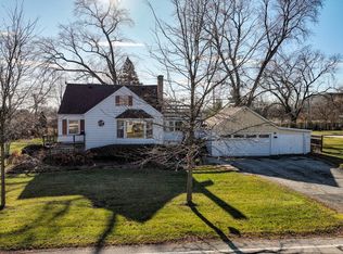 33 E Walnut Ave, Des Plaines, IL 60016