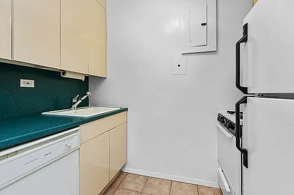 Rented by Manhattan Boutique Real Estate | media 20