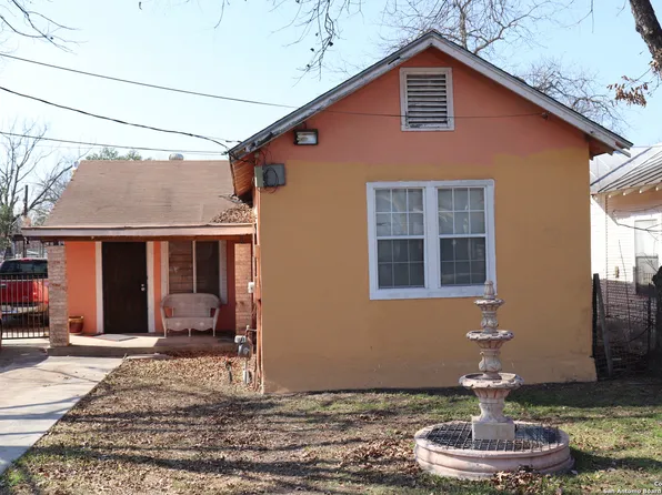 613 N Chupaderas, San Antonio, TX 78207