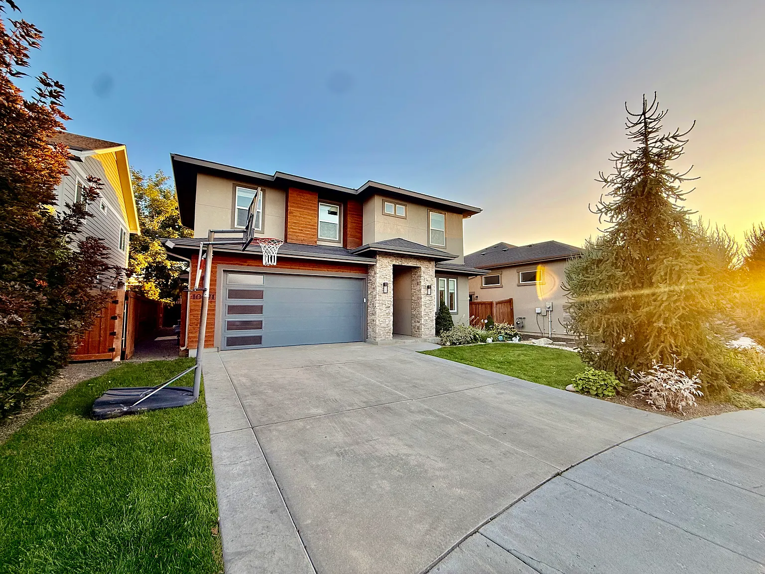 4 bed, 2.5 bath, 2300 sqft, $2,800 — Photo 3