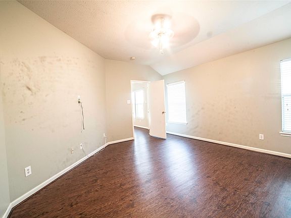 4th image of 1111 Bluestone Dr
