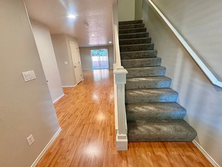 8007 NE 38th Ave — Photo 5