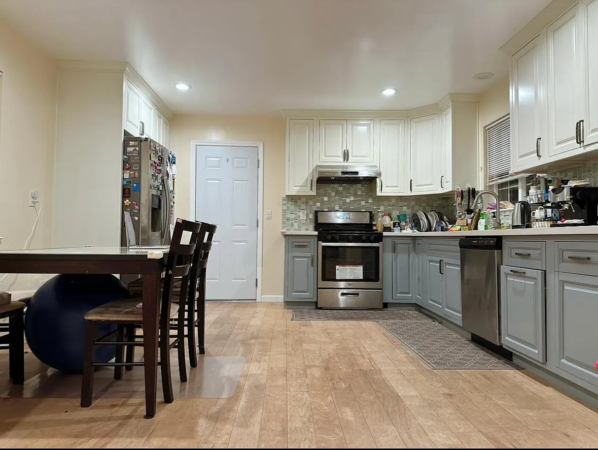 1029 Gloucester Ct — Photo 4