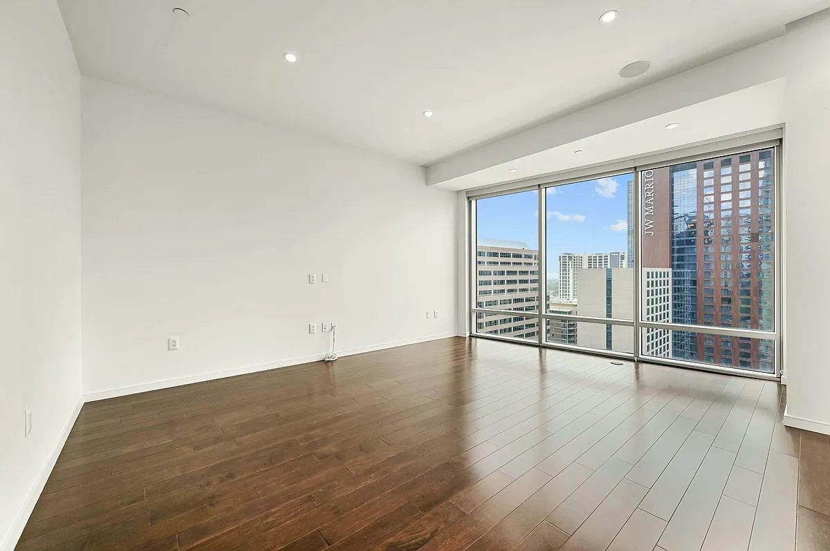 Building Photo - 200 S Congress Ave #24B