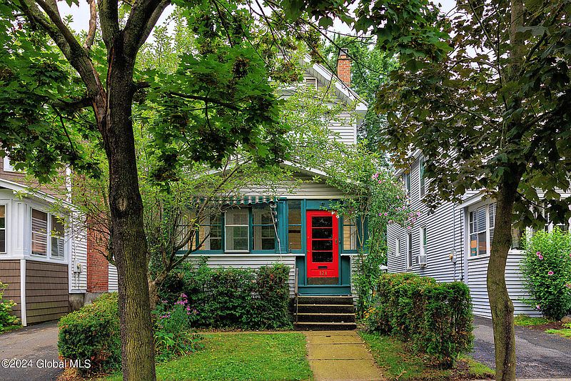 5th image of 121 Grove Avenue