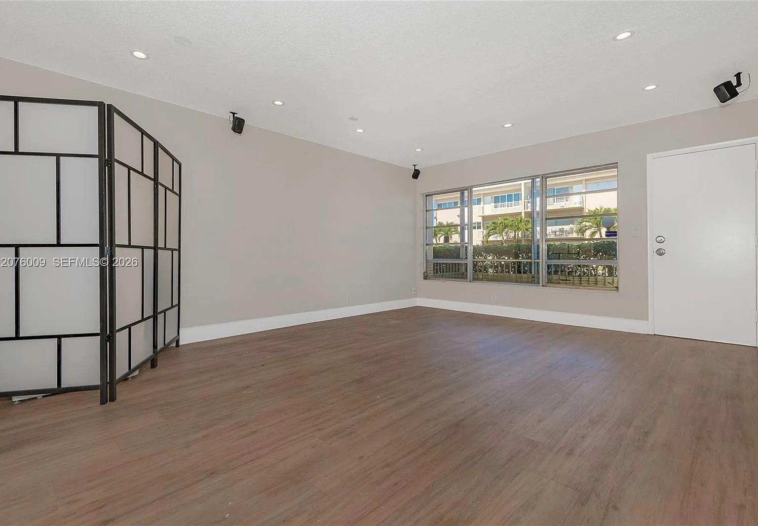 Fountainview Condo No 5 — Photo 2