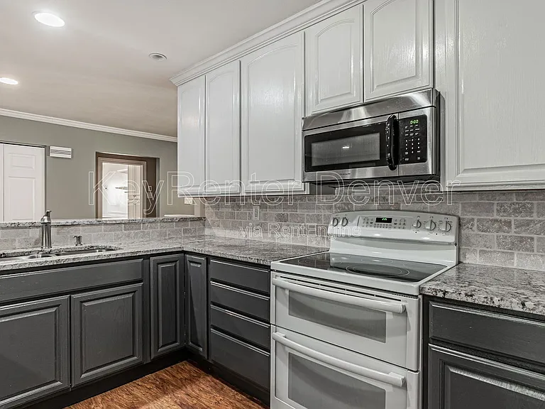 535 S Cody St — Photo 10