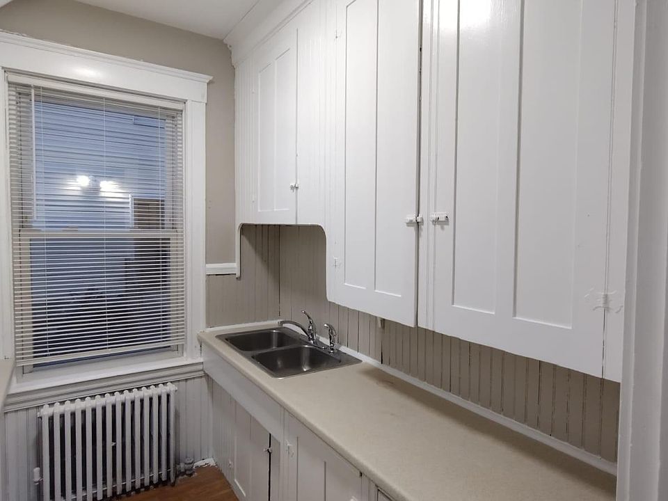 1st image of 184 Division St Floor 1