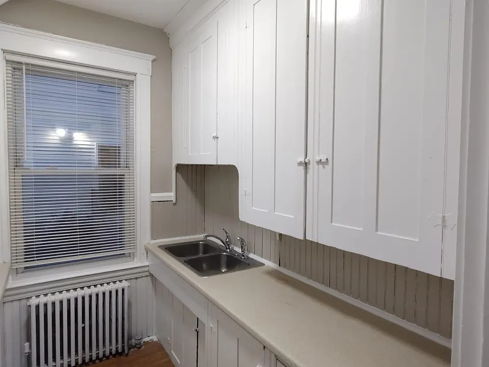 184 Division St #1