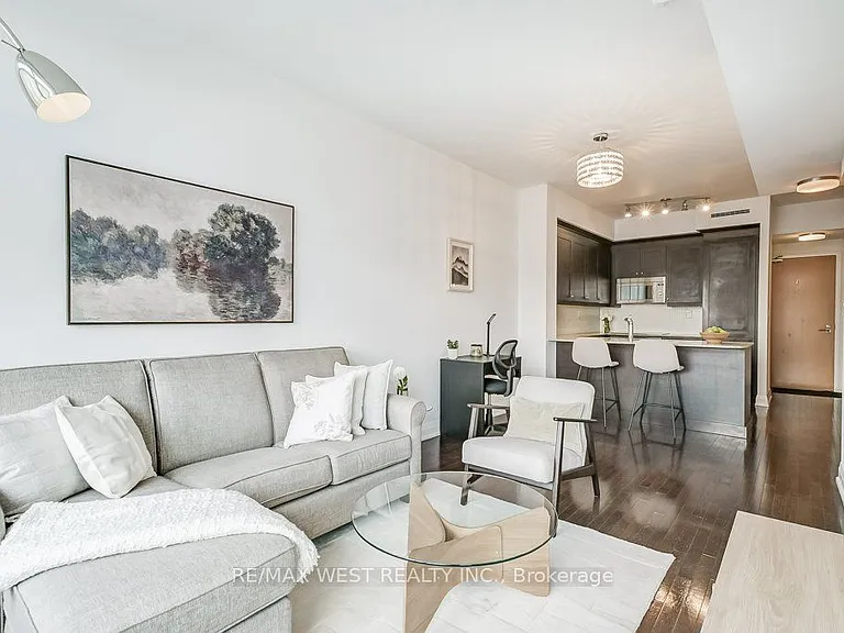 1 Bedford Rd #818 — Photo 17