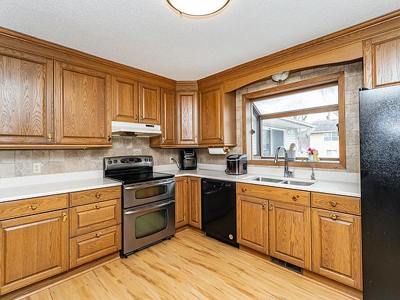 5th image of 512 15th St NE