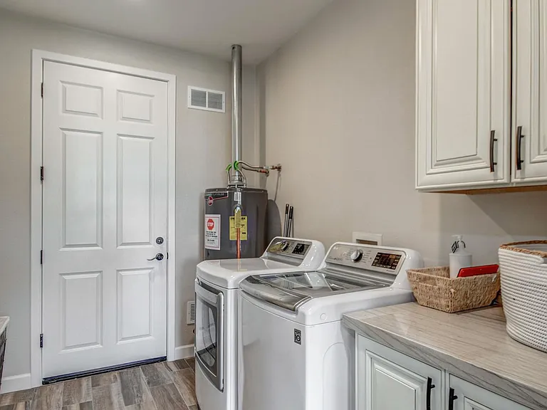 3216 E Sunnyside Ln — Photo 19