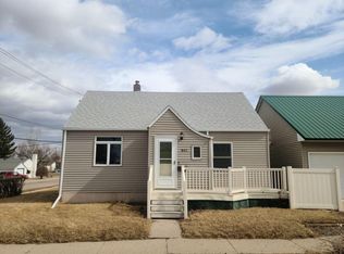 901 Park St, Minot, ND 58701