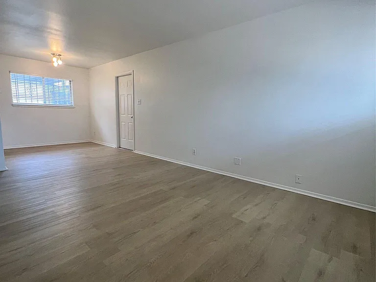 6005 Cameron Rd #A — Photo 3