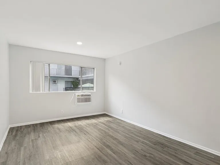 4950 Coldwater Canyon — Photo 15