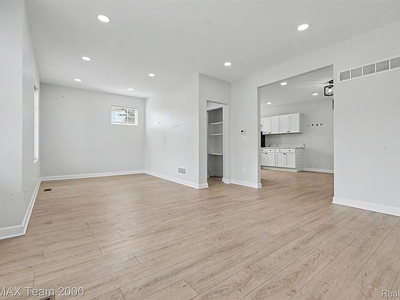 2nd image of 458 Hague St Unit 3