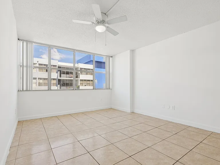 2 Bed 2 Bath Unit