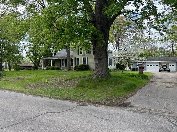 3rd image of 1001 Earl Rd