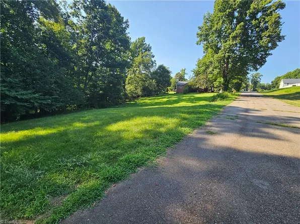 000 S Brenhaven Dr, Elkin, NC 28621