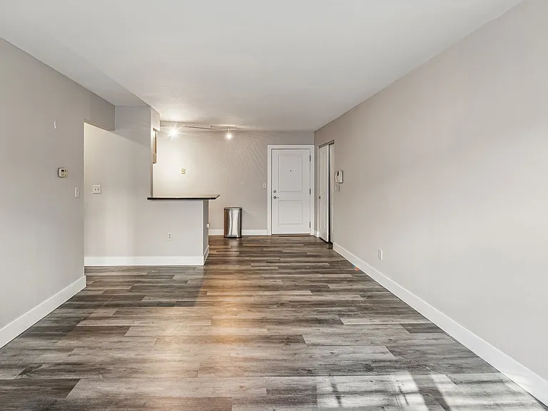 2121 N Cambridge Ave #108 — Photo 6