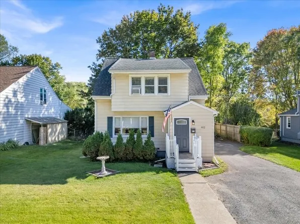 812 Vestal Ln, Vestal, NY 13850